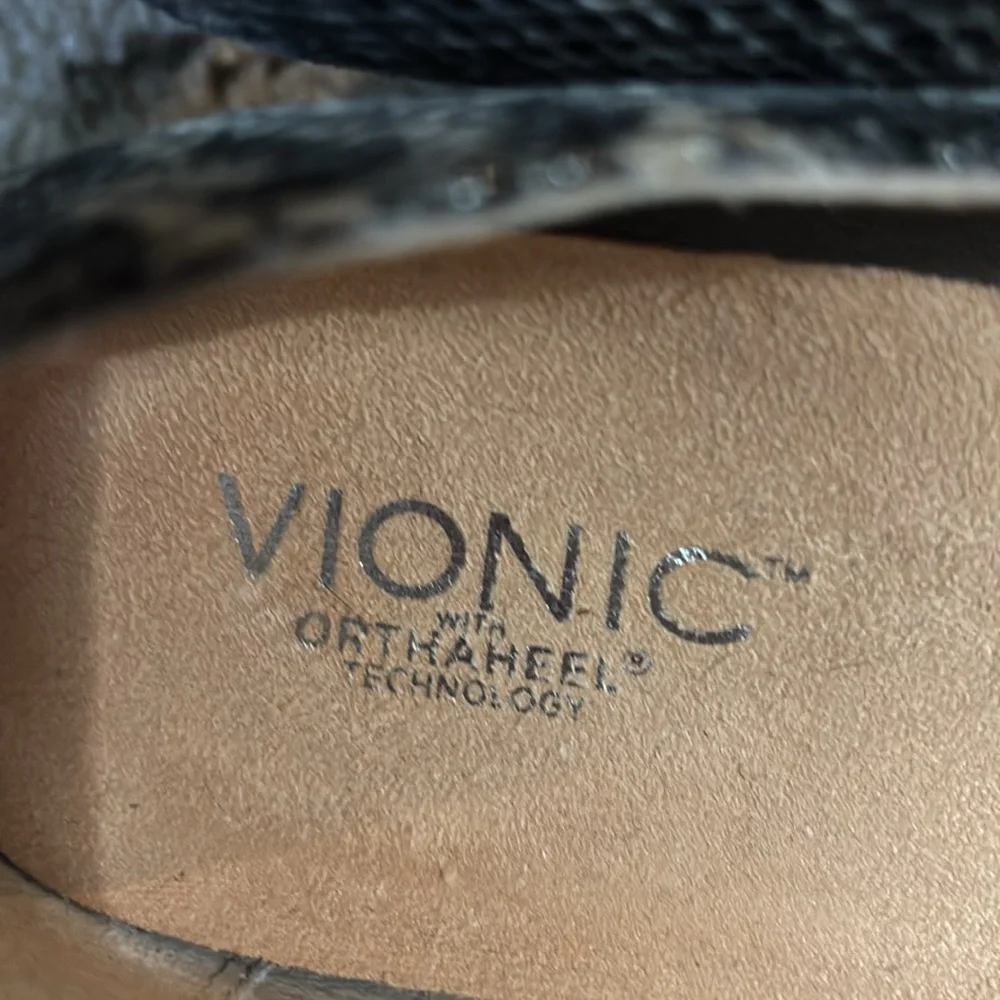 Vionic Antonia textured snakeskin reptile printed wedge pump shoes 9 - Picture 7 of 7
